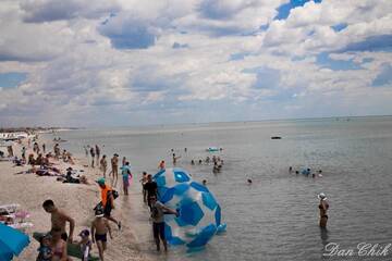 Фото номера Семейный номер с боковым видом на море Отель Отель Гранд Виктория г. Кирилловка 16