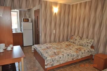 Фото номера Трехместный номер «Комфорт» Курортные отели Orfey Resort г. Кирилловка 6