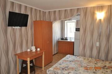 Фото номера Трехместный номер «Комфорт» Курортные отели Orfey Resort г. Кирилловка 7