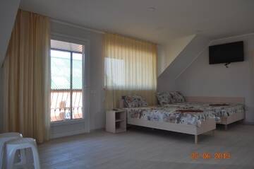 Фото номера Улучшенный люкс Курортные отели Orfey Resort г. Кирилловка 2