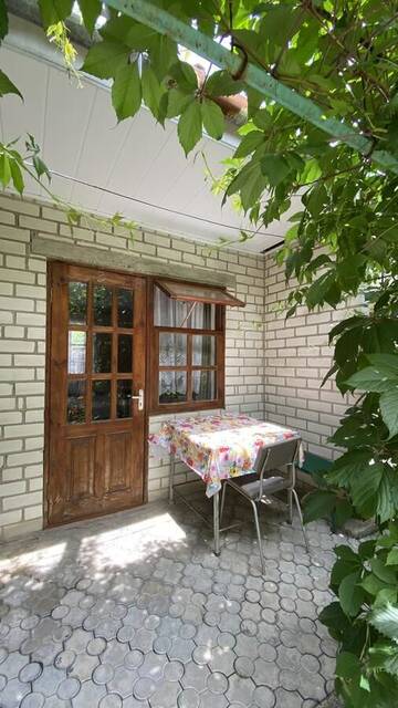 Фото номера Трехместный номер эконом-класса Гостевой дом Гостевой двор “Lyudmila” г. Кирилловка 4