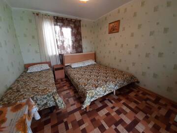 Фото номера Стандартный трехместный номер Гостевой дом GhestHouse charivna9 г. Кирилловка 5