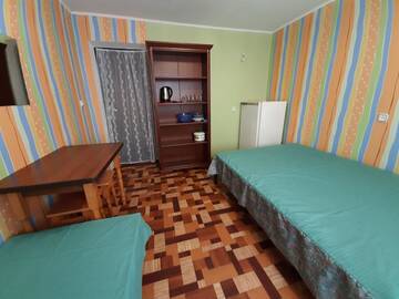 Фото номера Классический четырехместный номер Гостевой дом GhestHouse charivna9 г. Кирилловка 2