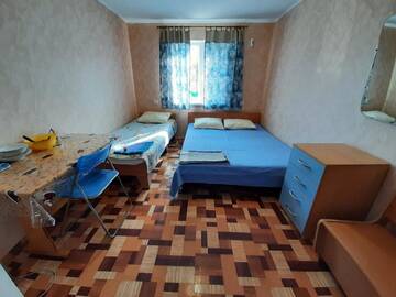 Фото номера Стандартный трехместный номер Гостевой дом GhestHouse charivna9 г. Кирилловка 4