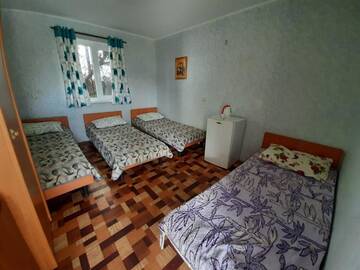 Фото номера Классический четырехместный номер Гостевой дом GhestHouse charivna9 г. Кирилловка 3
