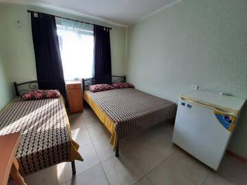 Фото номера Стандартный трехместный номер Гостевой дом GhestHouse charivna9 г. Кирилловка 2