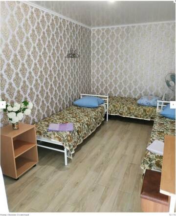 Фото номера Стандартный трехместный номер Гостевой дом Алые розы г. Кирилловка 3
